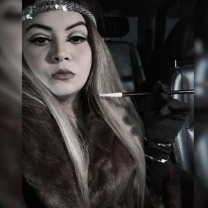 Meet your Posher, Majo